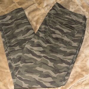 American Eagle Camouflage Jegging Size 14 regular New